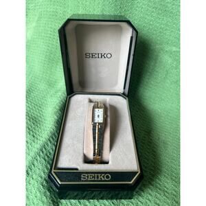 Seiko Women's Classic Watch Japan 2E20-3241 R 1 With Box LN Excellent Condition